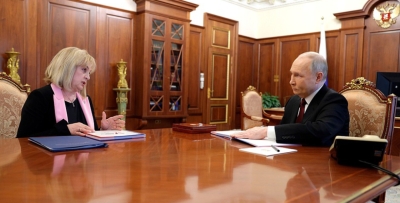 Глава ЦИК России вручила Путину удостоверение президента