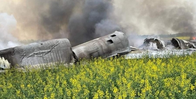 Двоих летчиков упавшего на Старополье военного самолета госпитализировали